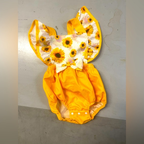 Brand new romper sunflowers​ - Picture 1 of 3
